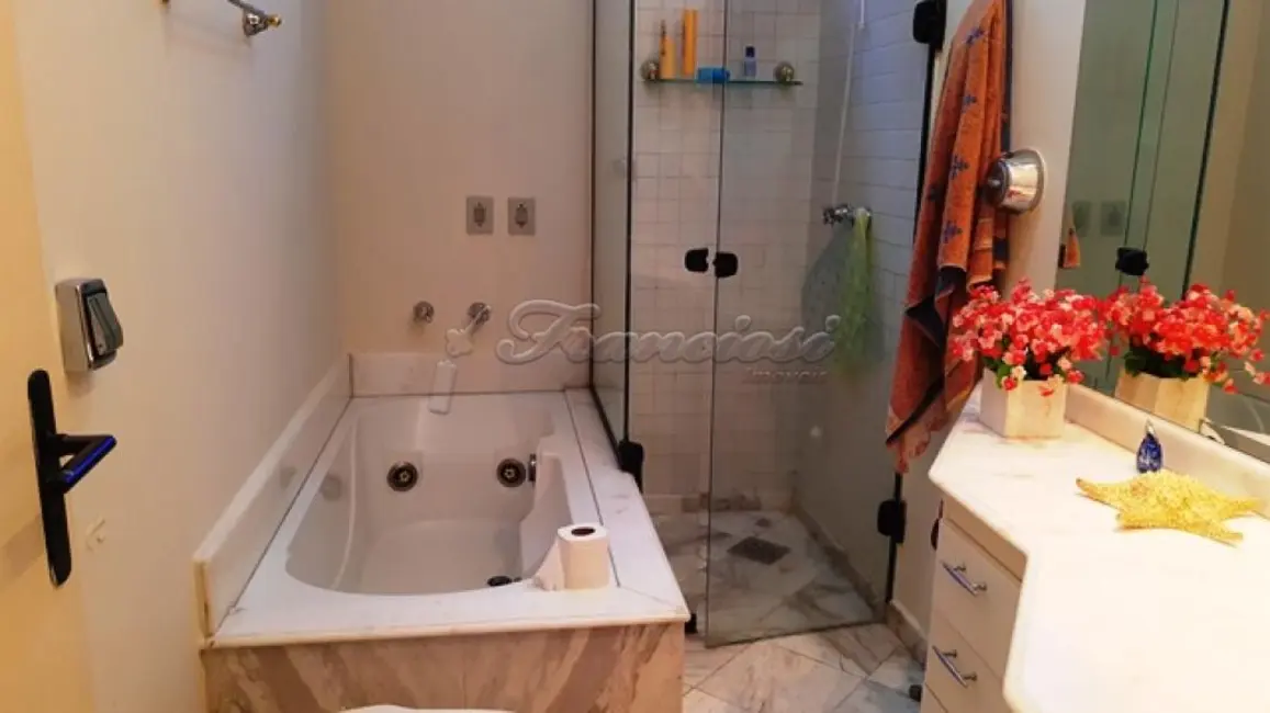 Casa com 3 quartos à venda, 212m2 em Centro, Itapetininga - SP - imagem 9 Foto 9 de Casa com 3 quartos à venda, 212m2 em Centro, Itapetininga - SP