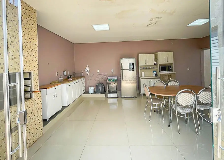 Foto 2 de Casa de Condomínio com 2 quartos à venda, 80m2 em Vila Prado, Itapetininga - SP