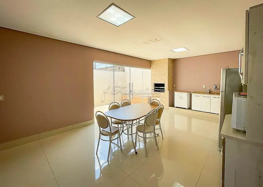 Foto 6 de Casa de Condomínio com 2 quartos à venda, 80m2 em Vila Prado, Itapetininga - SP