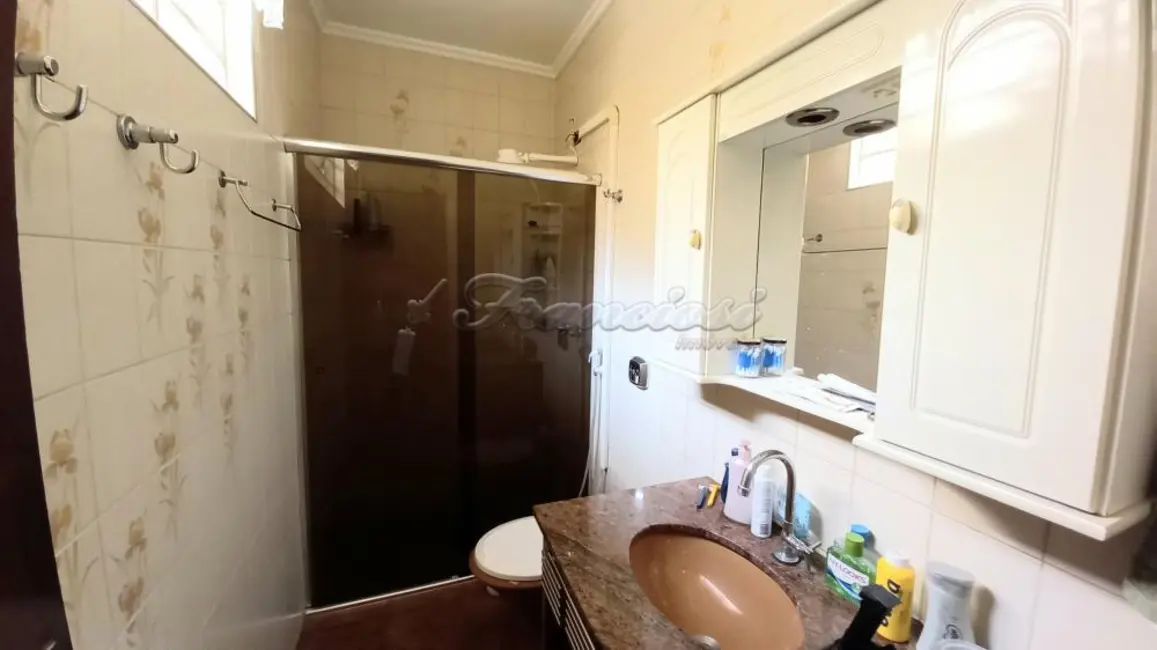 Casa com 4 quartos à venda, 250m2 em Vila Ginez, Itapetininga - SP - imagem 5 Foto 5 de Casa com 4 quartos à venda, 250m2 em Vila Ginez, Itapetininga - SP