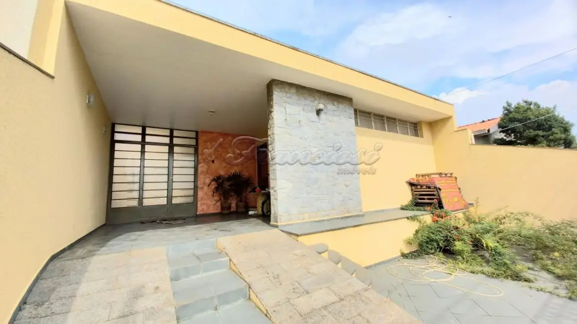Foto 1 de Casa com 4 quartos à venda, 250m2 em Vila Ginez, Itapetininga - SP