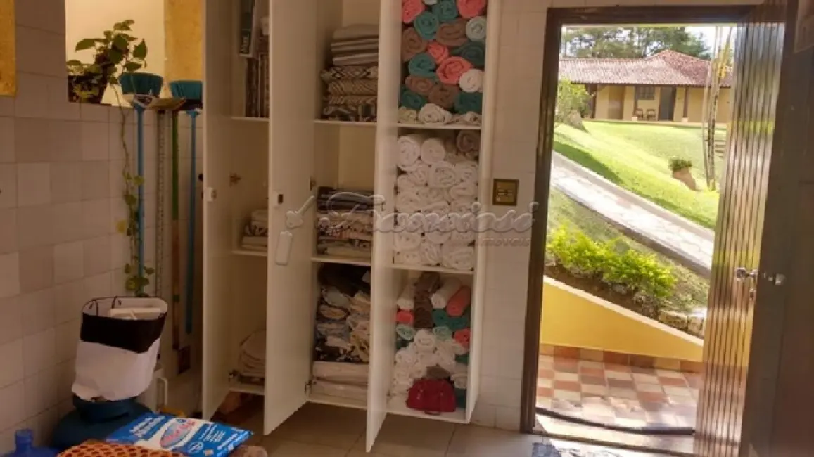 Loja com 12 quartos à venda, 800m2 em Centro, Sarapui - SP - imagem 9 Foto 9 de Loja com 12 quartos à venda, 800m2 em Centro, Sarapui - SP