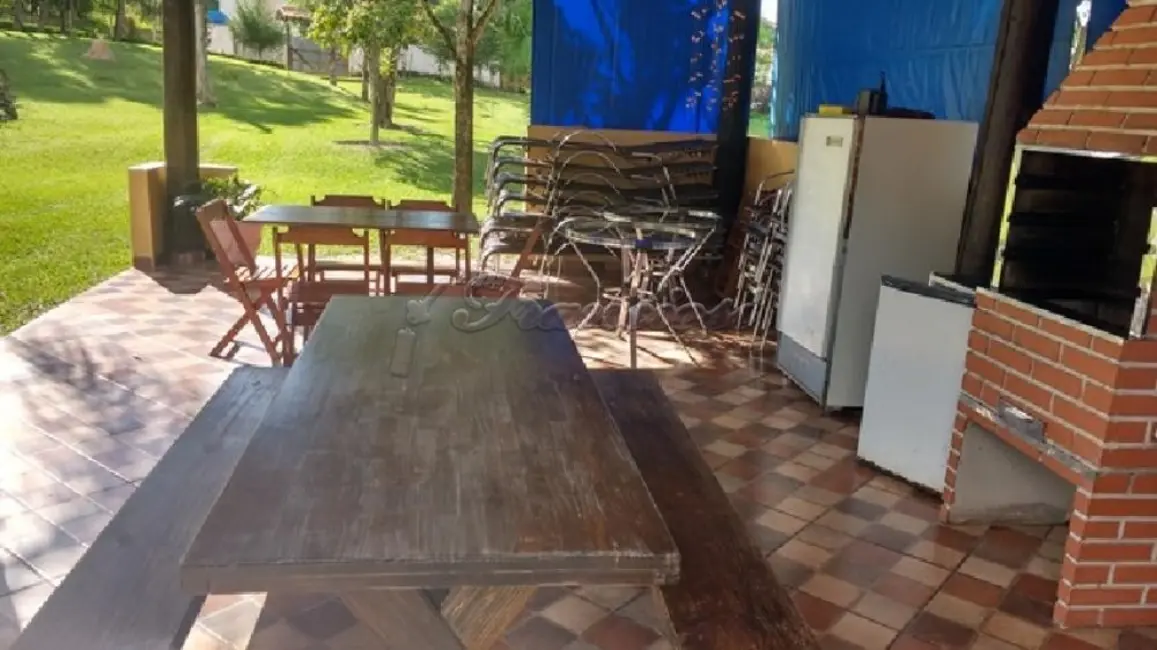 Loja com 12 quartos à venda, 800m2 em Centro, Sarapui - SP - imagem 6 Foto 6 de Loja com 12 quartos à venda, 800m2 em Centro, Sarapui - SP