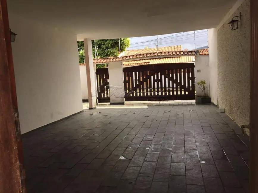 Casa com 5 quartos à venda, 320m2 em Itanhaem, SP - imagem 1 Foto 1 de Casa com 5 quartos à venda, 320m2 em Itanhaem, SP