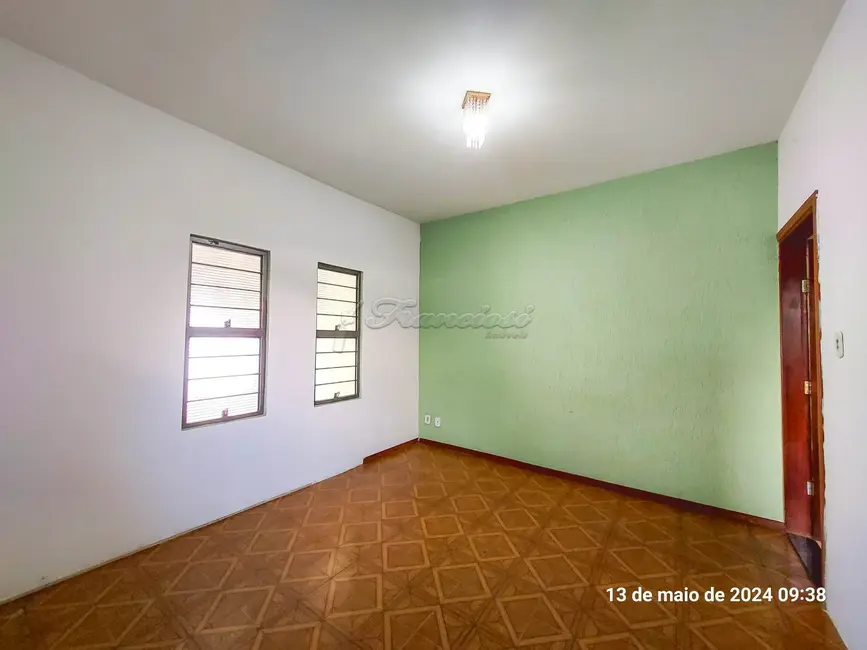 Foto 1 de Casa com 2 quartos à venda, 150m2 em Parque da Lagoa, Itapetininga - SP