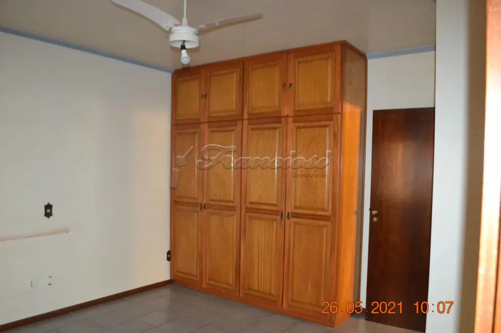 Casa com 3 quartos à venda, 327m2 em Centro, Itapetininga - SP - imagem 9 Foto 9 de Casa com 3 quartos à venda, 327m2 em Centro, Itapetininga - SP