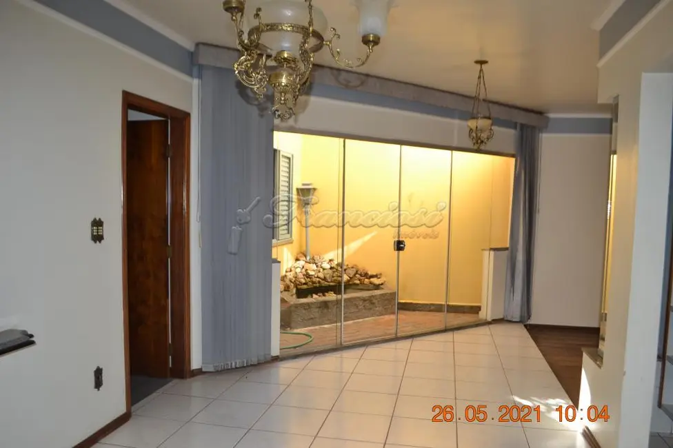 Casa com 3 quartos à venda, 327m2 em Centro, Itapetininga - SP - imagem 3 Foto 3 de Casa com 3 quartos à venda, 327m2 em Centro, Itapetininga - SP