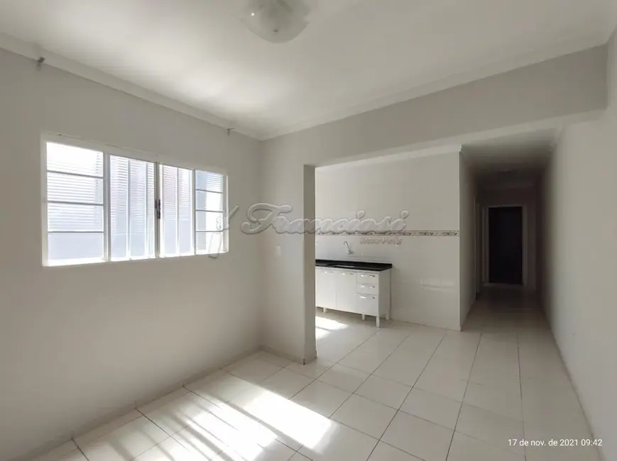 Casa com 2 quartos à venda, 150m2 em Centro, Itapetininga - SP - imagem 2 Foto 2 de Casa com 2 quartos à venda, 150m2 em Centro, Itapetininga - SP