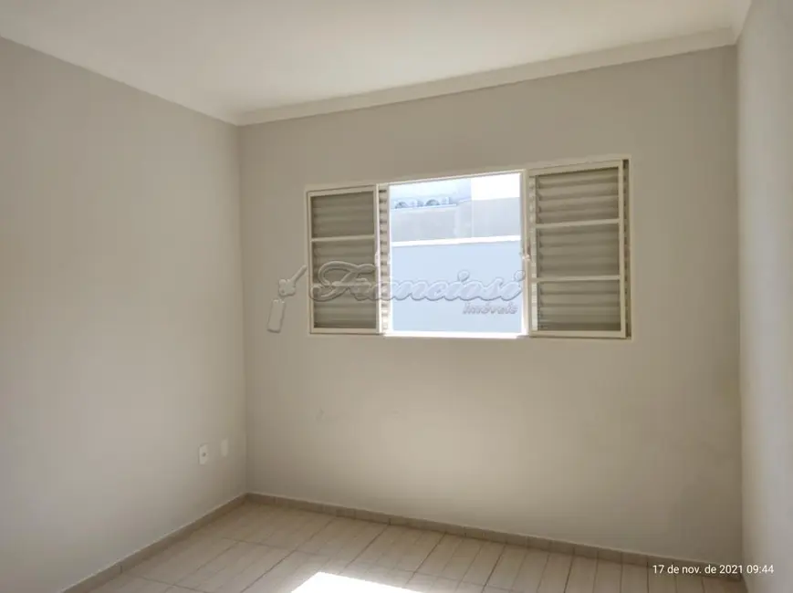 Casa com 2 quartos à venda, 150m2 em Centro, Itapetininga - SP - imagem 4 Foto 4 de Casa com 2 quartos à venda, 150m2 em Centro, Itapetininga - SP