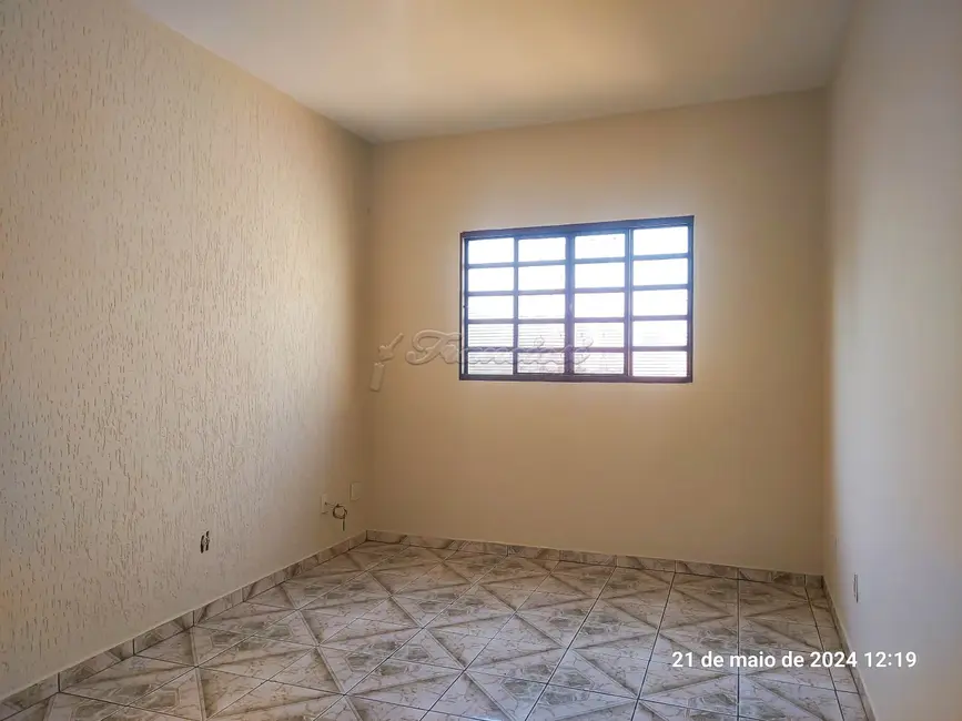 Casa com 2 quartos à venda, 227m2 em Vila José Salem, Itapetininga - SP - imagem 2 Foto 2 de Casa com 2 quartos à venda, 227m2 em Vila José Salem, Itapetininga - SP