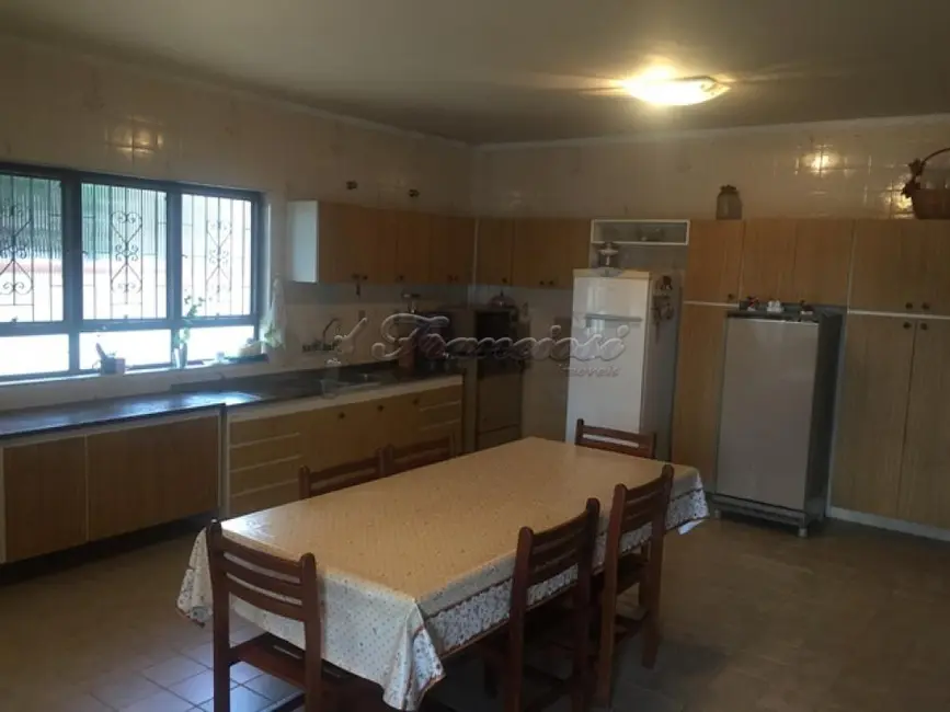 Casa com 4 quartos à venda, 360m2 em Vila Aurora, Itapetininga - SP - imagem 8 Foto 8 de Casa com 4 quartos à venda, 360m2 em Vila Aurora, Itapetininga - SP