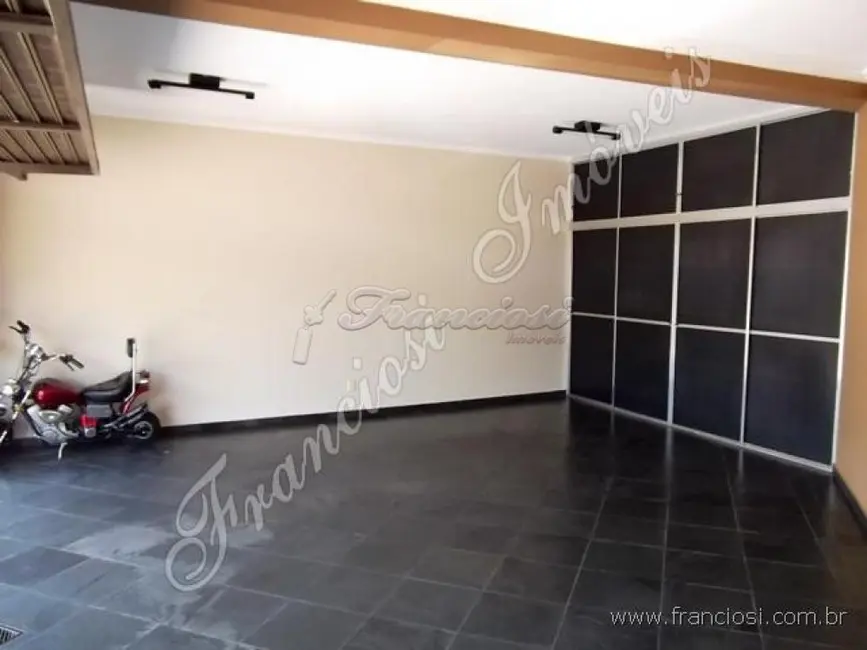 Casa com 3 quartos à venda, 410m2 em Vila Maria, Itapetininga - SP - imagem 3 Foto 3 de Casa com 3 quartos à venda, 410m2 em Vila Maria, Itapetininga - SP