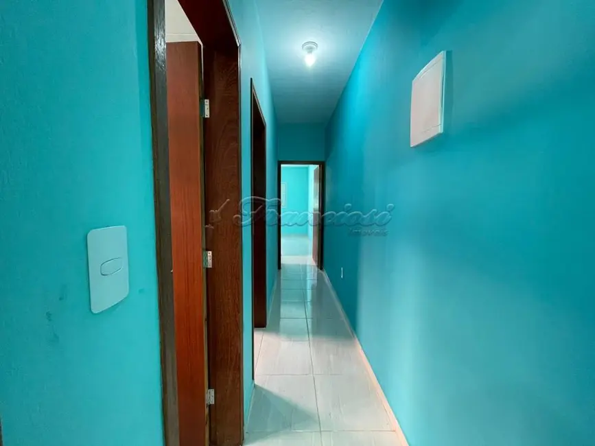 Casa com 2 quartos à venda, 150m2 em Vila Célia, Itapetininga - SP - imagem 3 Foto 3 de Casa com 2 quartos à venda, 150m2 em Vila Célia, Itapetininga - SP