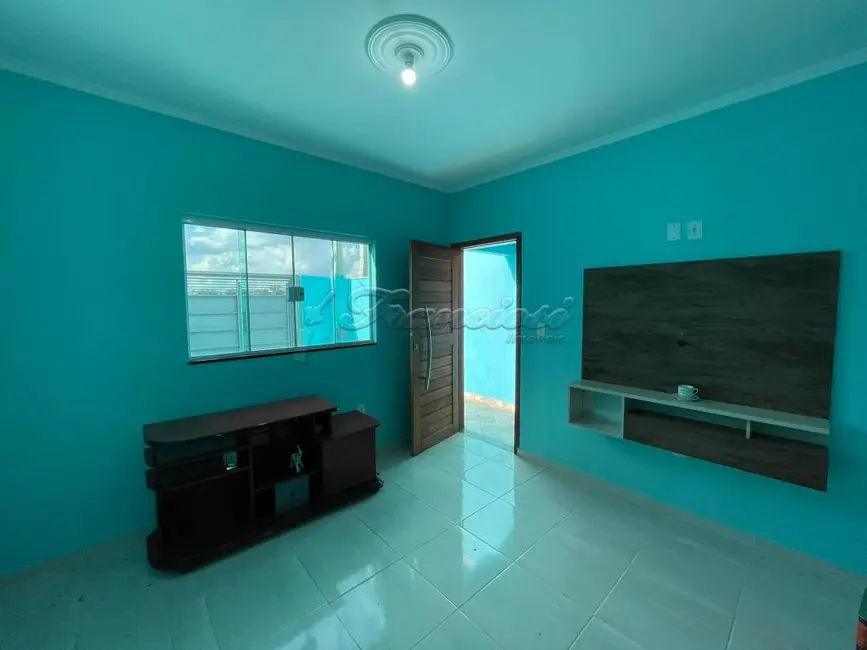 Casa com 2 quartos à venda, 150m2 em Vila Célia, Itapetininga - SP - imagem 2 Foto 2 de Casa com 2 quartos à venda, 150m2 em Vila Célia, Itapetininga - SP