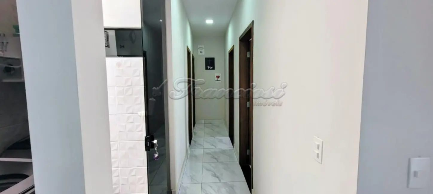 Foto 2 de Casa de Condomínio com 3 quartos à venda, 150m2 em Jardim Marabá, Itapetininga - SP