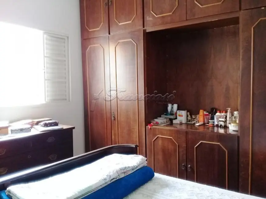 Casa com 4 quartos à venda, 250m2 em Vila Barth, Itapetininga - SP - imagem 6 Foto 6 de Casa com 4 quartos à venda, 250m2 em Vila Barth, Itapetininga - SP