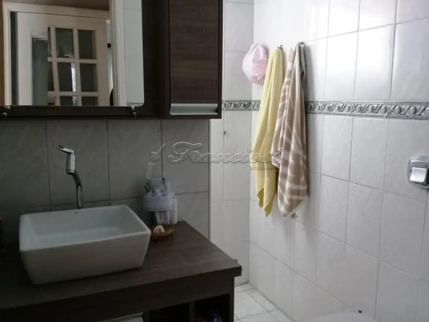 Casa com 4 quartos à venda, 250m2 em Vila Barth, Itapetininga - SP - imagem 5 Foto 5 de Casa com 4 quartos à venda, 250m2 em Vila Barth, Itapetininga - SP