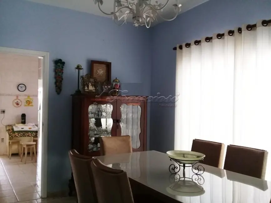 Casa com 4 quartos à venda, 250m2 em Vila Barth, Itapetininga - SP - imagem 3 Foto 3 de Casa com 4 quartos à venda, 250m2 em Vila Barth, Itapetininga - SP