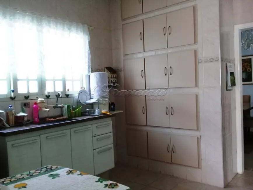 Casa com 4 quartos à venda, 250m2 em Vila Barth, Itapetininga - SP - imagem 7 Foto 7 de Casa com 4 quartos à venda, 250m2 em Vila Barth, Itapetininga - SP