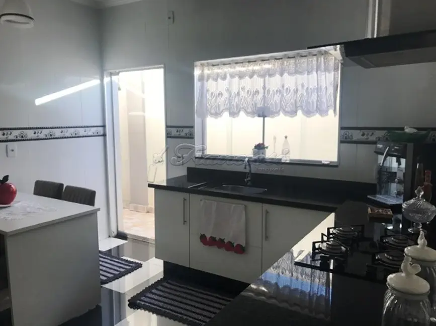 Casa com 3 quartos à venda, 270m2 em Vila Vendramini, Itapetininga - SP - imagem 4 Foto 4 de Casa com 3 quartos à venda, 270m2 em Vila Vendramini, Itapetininga - SP