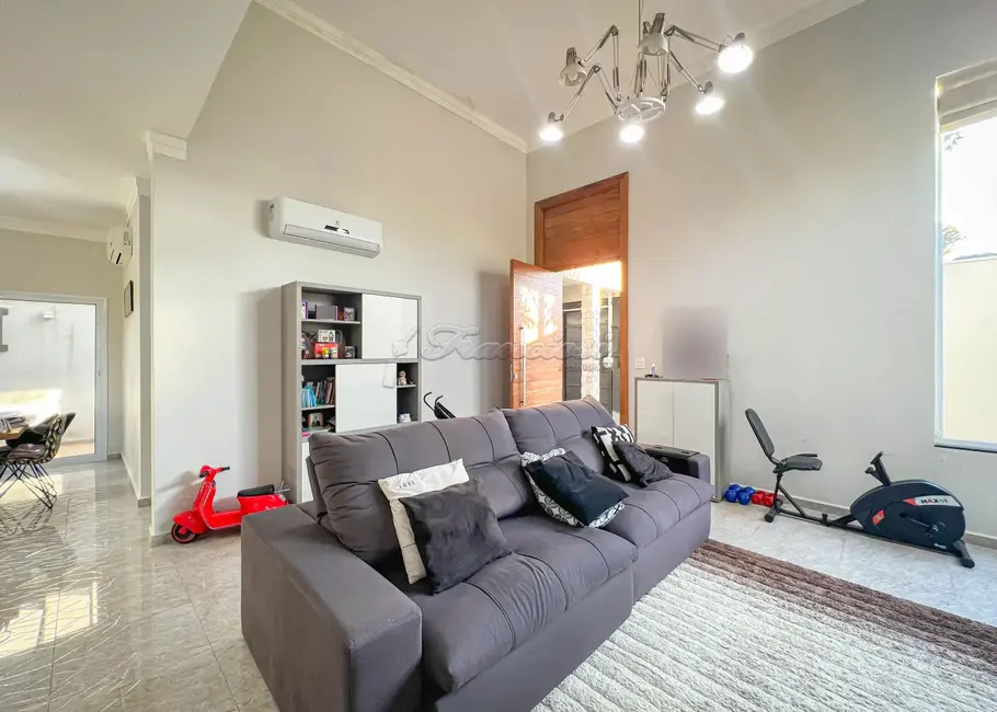 Foto 3 de Casa com 3 quartos à venda, 230m2 em Estância Conceição, Itapetininga - SP