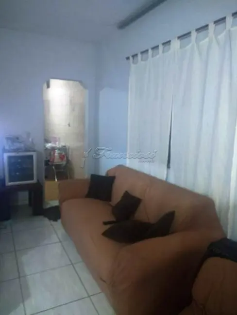 Casa com 2 quartos à venda, 300m2 em Itapetininga - SP - imagem 1 Foto 1 de Casa com 2 quartos à venda, 300m2 em Itapetininga - SP