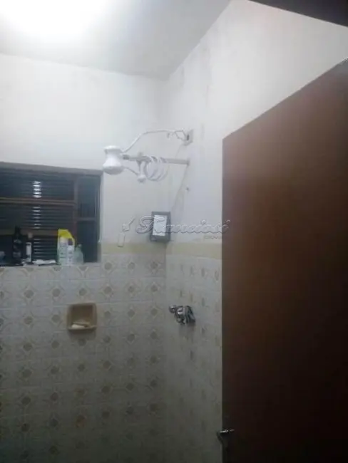 Casa com 2 quartos à venda, 300m2 em Itapetininga - SP - imagem 4 Foto 4 de Casa com 2 quartos à venda, 300m2 em Itapetininga - SP