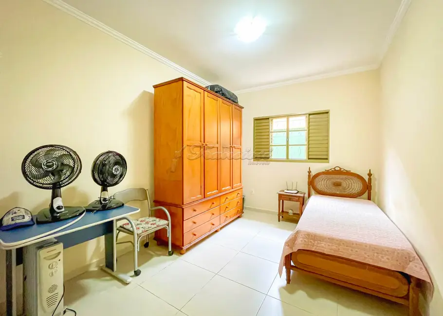 Casa com 3 quartos à venda, 150m2 em Itapetininga - SP - imagem 5 Foto 5 de Casa com 3 quartos à venda, 150m2 em Itapetininga - SP