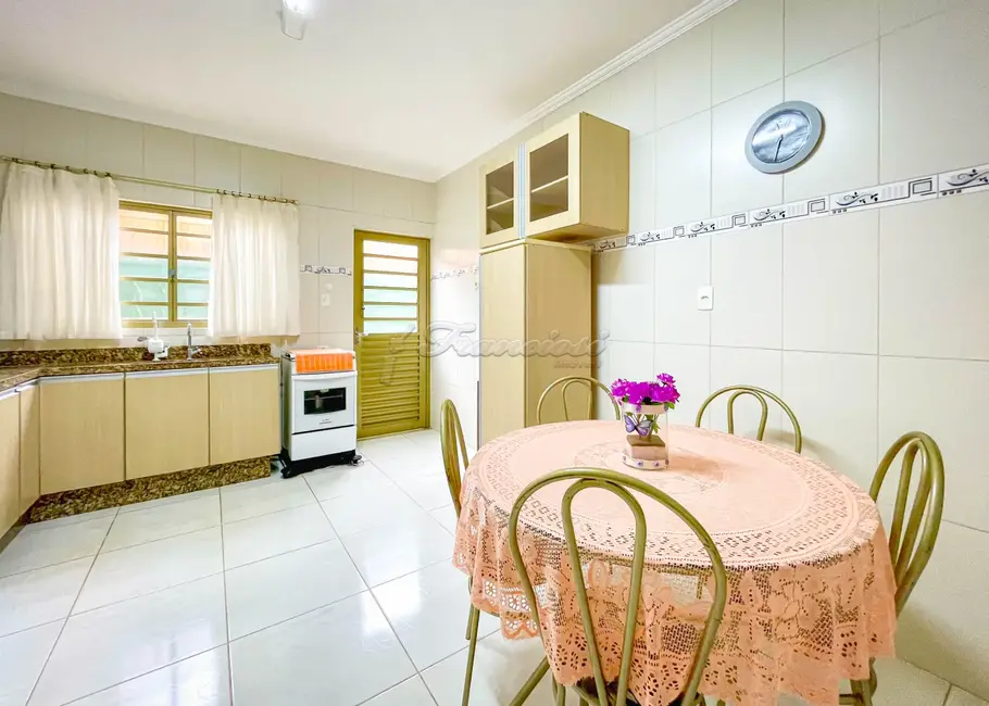 Casa com 3 quartos à venda, 150m2 em Itapetininga - SP - imagem 4 Foto 4 de Casa com 3 quartos à venda, 150m2 em Itapetininga - SP