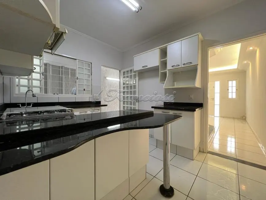 Casa com 3 quartos à venda, 175m2 em Morada do Sol, Itapetininga - SP - imagem 3 Foto 3 de Casa com 3 quartos à venda, 175m2 em Morada do Sol, Itapetininga - SP