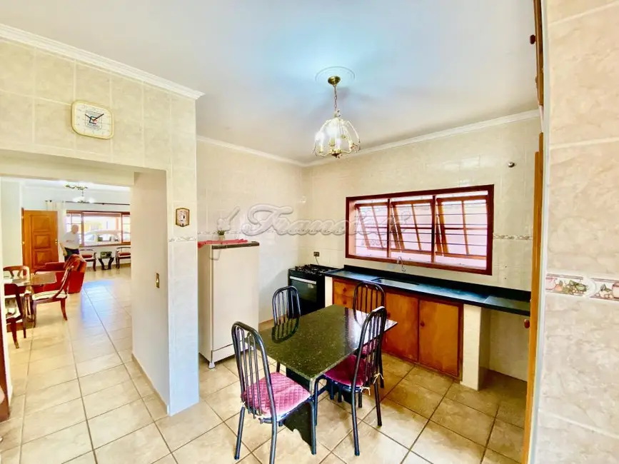 Casa com 3 quartos à venda, 500m2 em Sarapui - SP - imagem 4 Foto 4 de Casa com 3 quartos à venda, 500m2 em Sarapui - SP