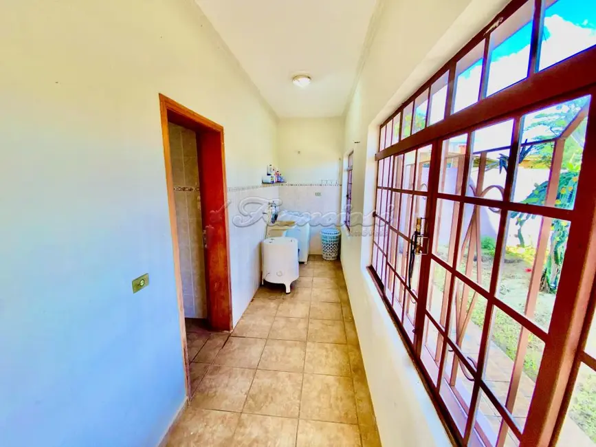 Casa com 3 quartos à venda, 500m2 em Sarapui - SP - imagem 6 Foto 6 de Casa com 3 quartos à venda, 500m2 em Sarapui - SP