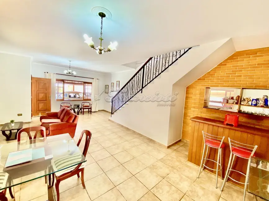 Foto 2 de Casa com 3 quartos à venda, 500m2 em Sarapui - SP