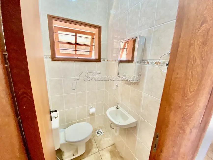 Casa com 3 quartos à venda, 500m2 em Sarapui - SP - imagem 3 Foto 3 de Casa com 3 quartos à venda, 500m2 em Sarapui - SP