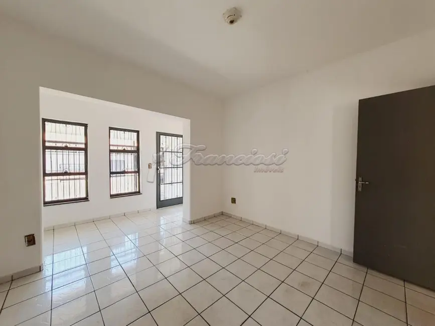Casa com 3 quartos à venda, 276m2 em Centro, Itapetininga - SP - imagem 3 Foto 3 de Casa com 3 quartos à venda, 276m2 em Centro, Itapetininga - SP