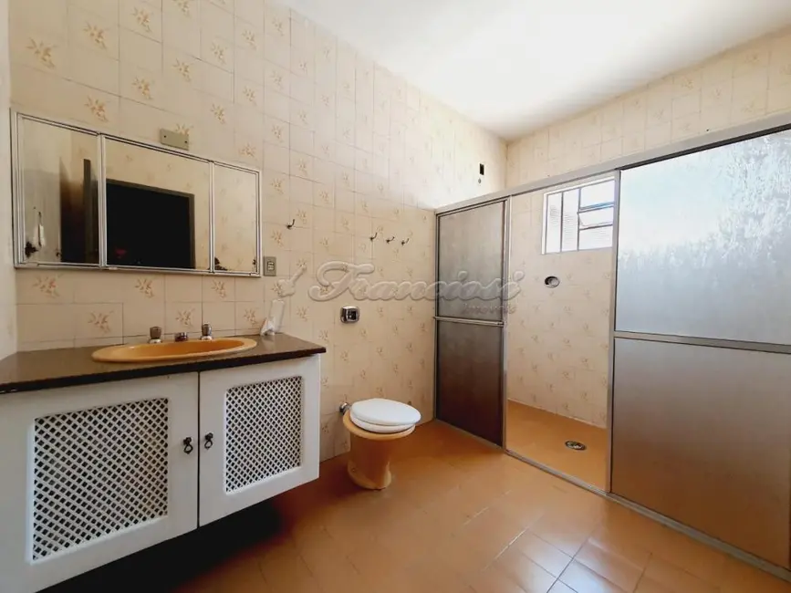 Casa com 3 quartos à venda, 276m2 em Centro, Itapetininga - SP - imagem 5 Foto 5 de Casa com 3 quartos à venda, 276m2 em Centro, Itapetininga - SP