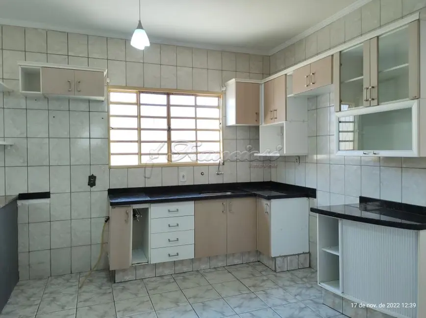 Casa com 3 quartos à venda, 134m2 em Jardim Alvorada, Itapetininga - SP - imagem 6 Foto 6 de Casa com 3 quartos à venda, 134m2 em Jardim Alvorada, Itapetininga - SP