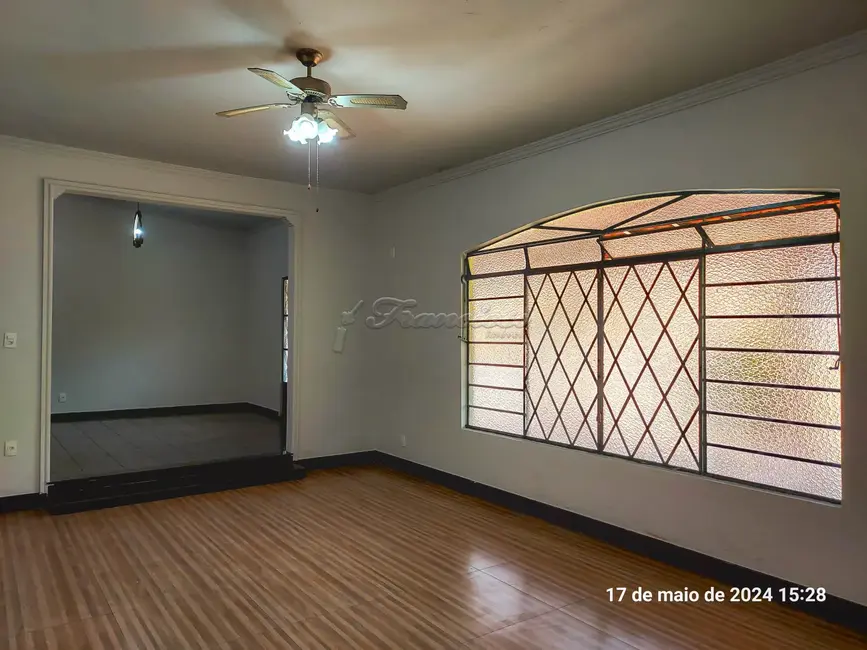 Fazenda / Haras com 5 quartos para alugar, 400m2 em Mato Seco, Itapetininga - SP - imagem 9 Foto 9 de Fazenda / Haras com 5 quartos para alugar, 400m2 em Mato Seco, Itapetininga - SP