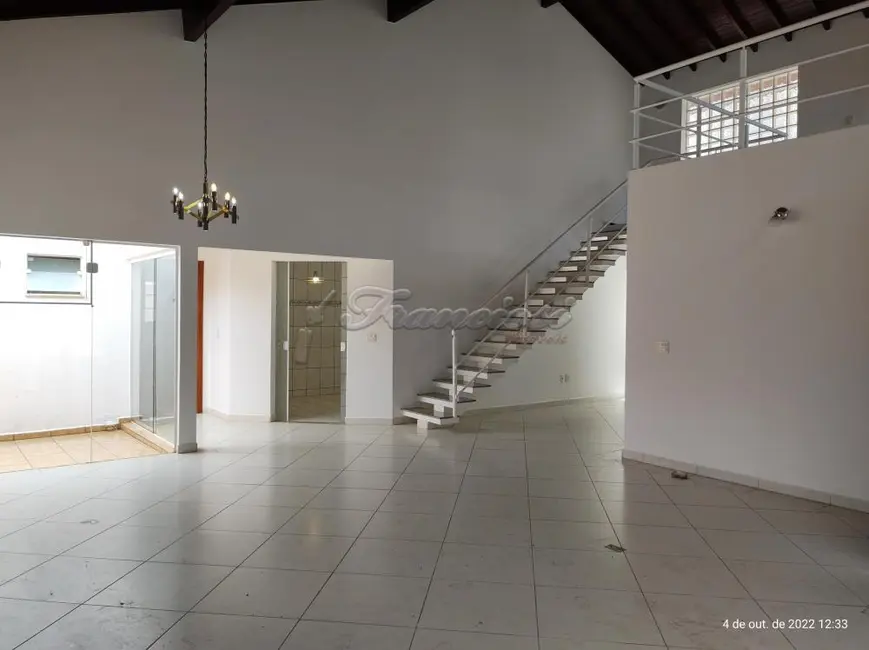 Foto 2 de Casa de Condomínio com 3 quartos à venda, 300m2 em Jardim Marabá, Itapetininga - SP