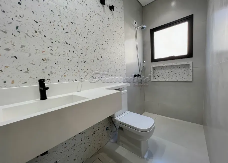 Casa de Condomínio com 3 quartos à venda, 225m2 em Terras de Santo Antônio, Itapetininga - SP - imagem 8 Foto 8 de Casa de Condomínio com 3 quartos à venda, 225m2 em Terras de Santo Antônio, Itapetininga - SP
