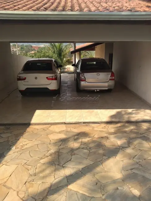 Casa com 3 quartos à venda, 1000m2 em Monte Mor - SP - imagem 1 Foto 1 de Casa com 3 quartos à venda, 1000m2 em Monte Mor - SP