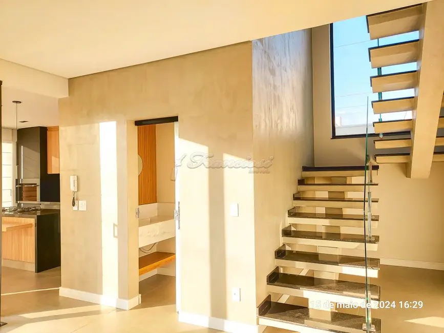 Casa de Condomínio com 3 quartos à venda, 217m2 em Vila Popular, Itapetininga - SP - imagem 3 Foto 3 de Casa de Condomínio com 3 quartos à venda, 217m2 em Vila Popular, Itapetininga - SP