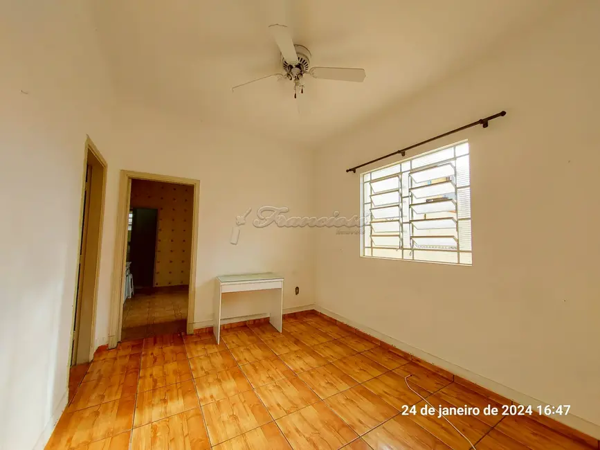 Casa com 4 quartos à venda, 330m2 em Centro, Itapetininga - SP - imagem 4 Foto 4 de Casa com 4 quartos à venda, 330m2 em Centro, Itapetininga - SP