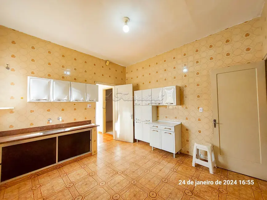 Casa com 4 quartos à venda, 330m2 em Centro, Itapetininga - SP - imagem 8 Foto 8 de Casa com 4 quartos à venda, 330m2 em Centro, Itapetininga - SP
