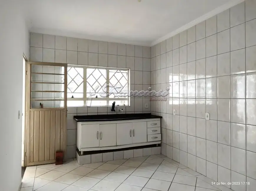 Casa com 4 quartos à venda, 255m2 em Vila dos Bandeirantes, Itapetininga - SP - imagem 8 Foto 8 de Casa com 4 quartos à venda, 255m2 em Vila dos Bandeirantes, Itapetininga - SP