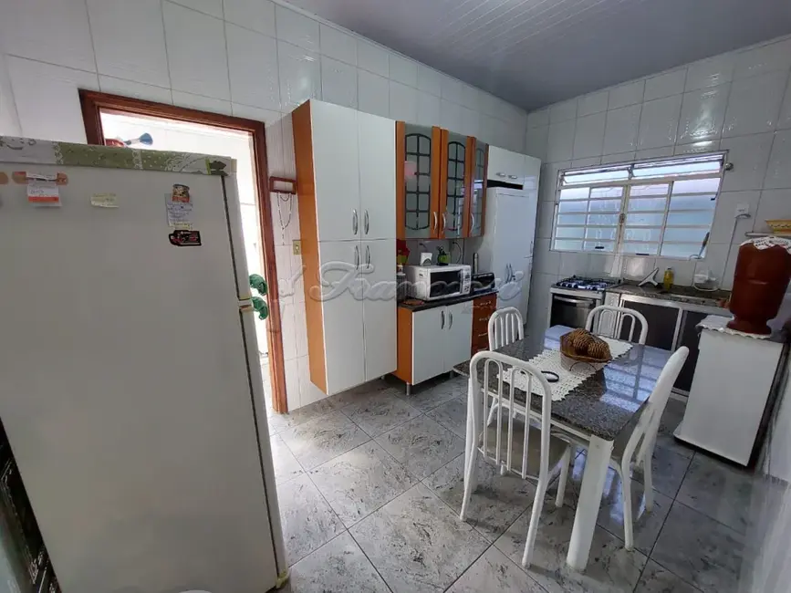 Casa com 2 quartos à venda, 279m2 em Vila Vendramini, Itapetininga - SP - imagem 3 Foto 3 de Casa com 2 quartos à venda, 279m2 em Vila Vendramini, Itapetininga - SP