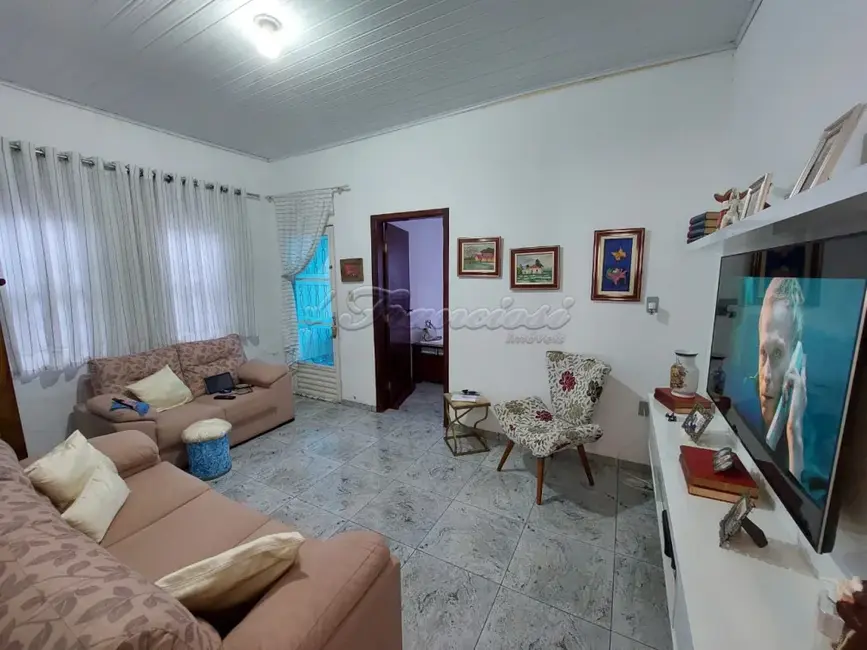 Casa com 2 quartos à venda, 279m2 em Vila Vendramini, Itapetininga - SP - imagem 2 Foto 2 de Casa com 2 quartos à venda, 279m2 em Vila Vendramini, Itapetininga - SP