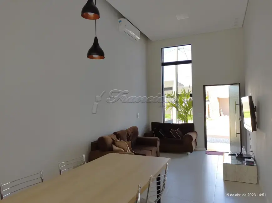 Foto 2 de Casa de Condomínio para alugar, 170m2 em Jardim Marabá, Itapetininga - SP