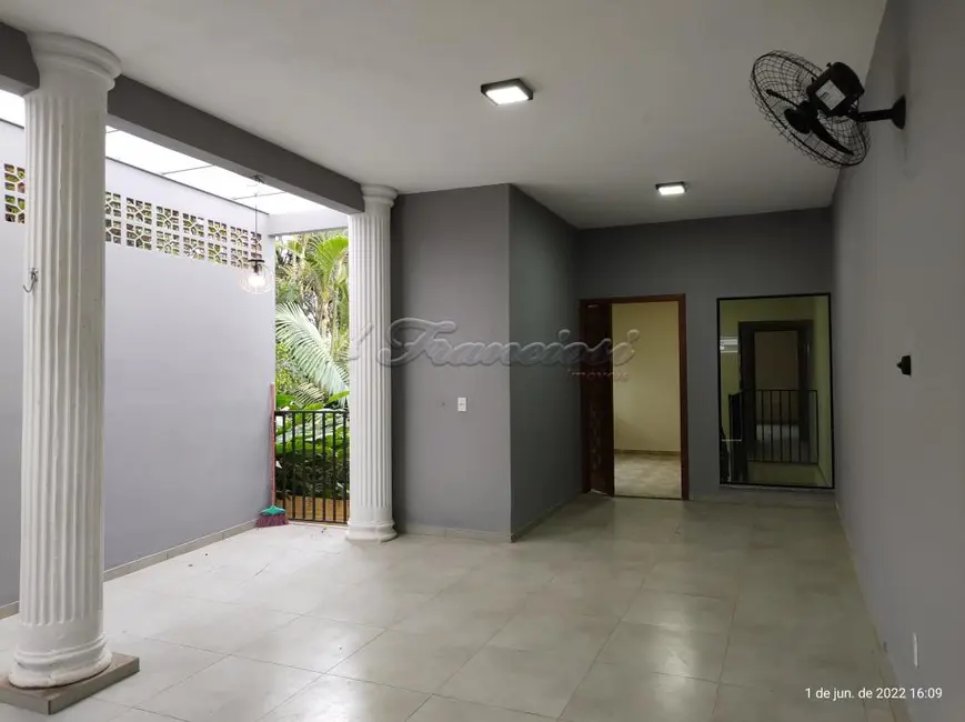 Foto 2 de Casa com 2 quartos à venda, 800m2 em Itapetininga - SP