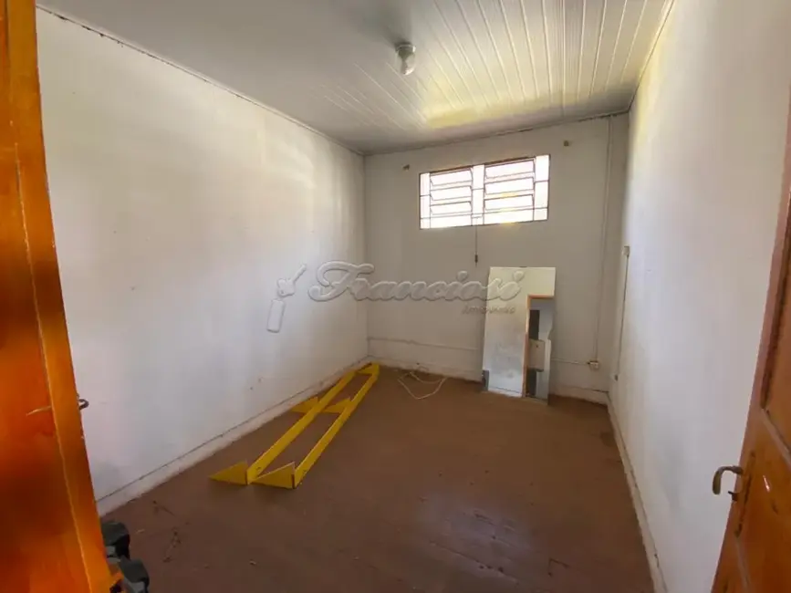 Casa com 2 quartos à venda, 155m2 em Centro, Itapetininga - SP - imagem 3 Foto 3 de Casa com 2 quartos à venda, 155m2 em Centro, Itapetininga - SP